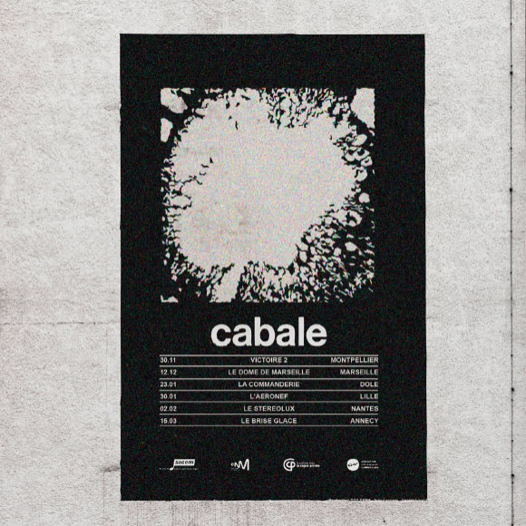Poster concert Cabale collé sur un mur